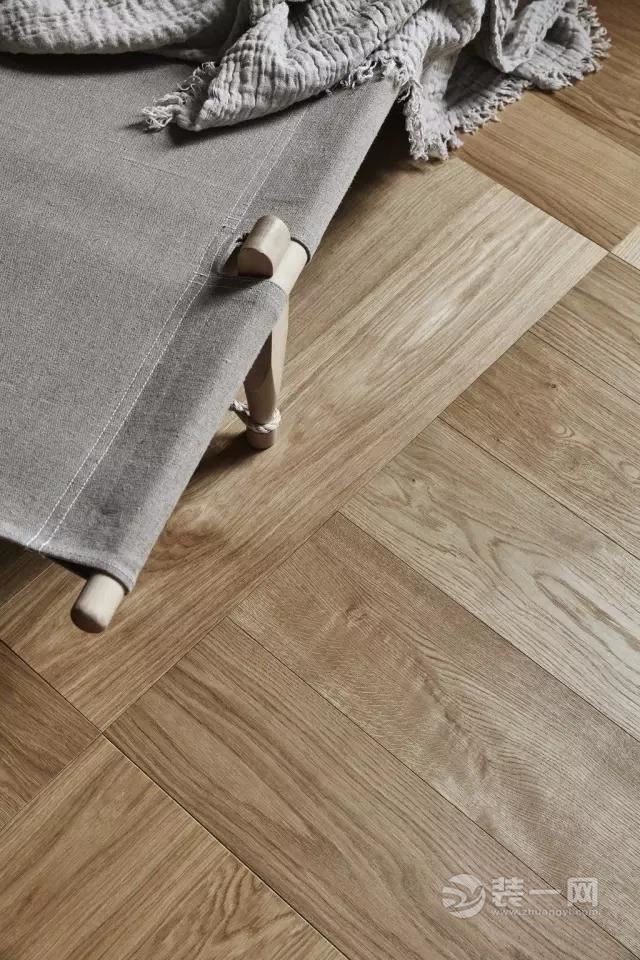 卡其色家具搭配浅灰色木地板